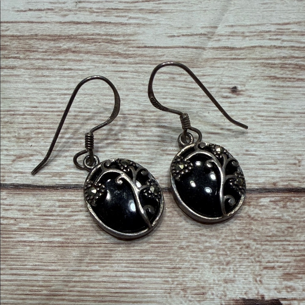 925 Sterling Silver Black Onyx Set in Heart Leaves Earrings